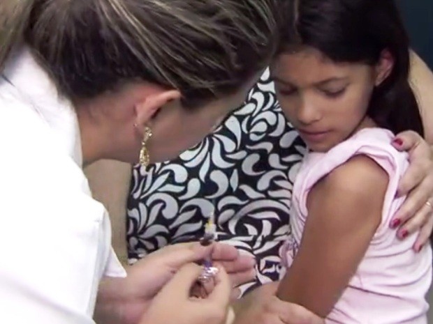 Campanha de vacinação nos hospitais públicos começa apenas em 30 de abril (Foto: Reprodução/TV Tribuna)