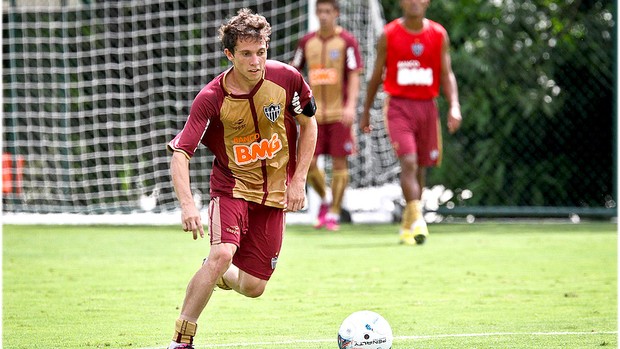 Bernard quer treinar muito, mesmo no carnaval (Foto: Bruno Cantini / Site Oficial do Atlético-MG)