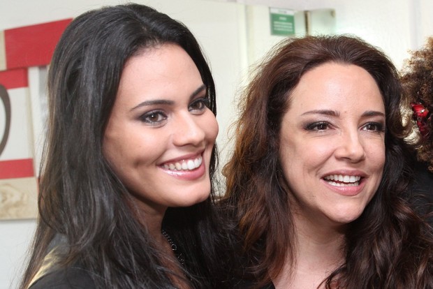 Leticia Lima e Ana Carolina em um show da cantora em 2014 (Foto: Agnews)