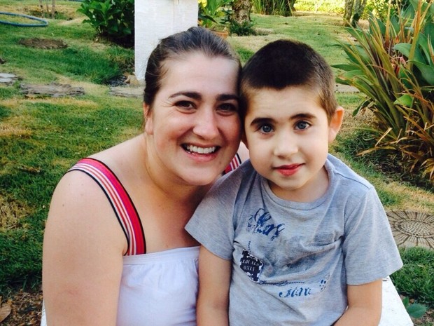 Priscila Inocente mora em Curitiba e é mãe de Miguel, que tem seis anos (Foto: Arquivo Pessoal)