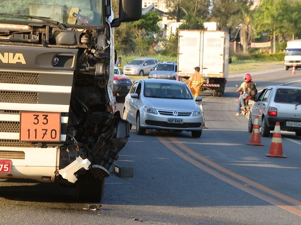 G1 Motociclista morre após colidir bitrem na MG 050 em