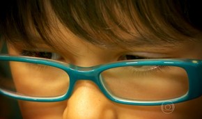 Crianças que brincam ao ar livre podem ter menos riscos de desenvolver miopia, segundo estudo realizado na China  (Foto: Reprodução/TV Globo)