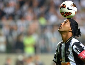 Ronaldinho Gaúcho jogo Atlético-MG contra Newell´s (Foto: AFP)