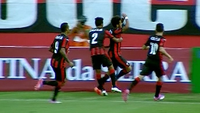 Comemoração gol Vitória x ABC (Foto: Reprodução / Inter TV Cabugi)