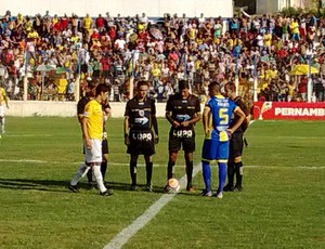 Pesqueira x Vitória-PE Sandro Meira Ricci (Foto: Magno Wendel / TV Asa Branca)