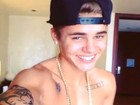 Justin Bieber posta vídeo sem camisa e site questiona: 'Chapado?'