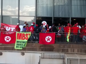 Manifestantes ocuparam prédio do Incra, no Setor Bancário Norte (Foto: Isabella Calzolari/G1)