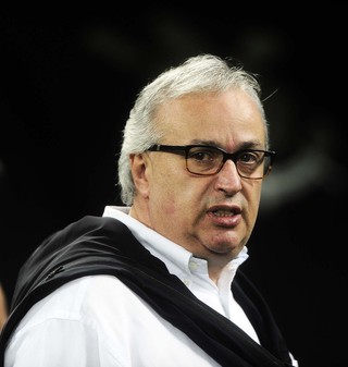 Corinthians convive com sondagens, mas traça meta: manter base campeã