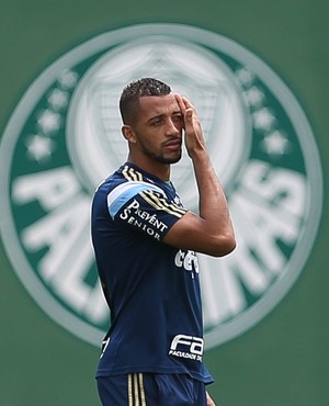 Elenco palmeirense volta de férias, e zagueiro diz: “Que venha 2016”