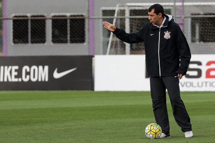 Paulistão como prioridade e incerteza política: o tenso 2017 do Corinthians