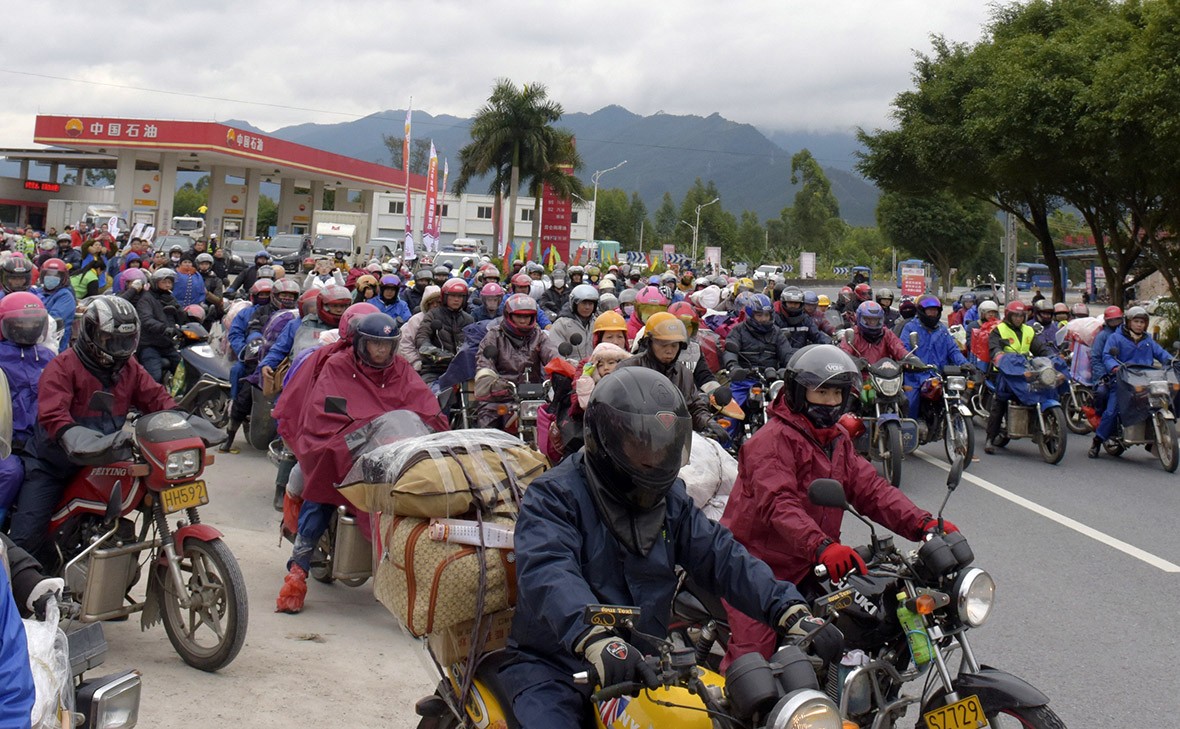 Engarrafamento de motos em Zhaoqing