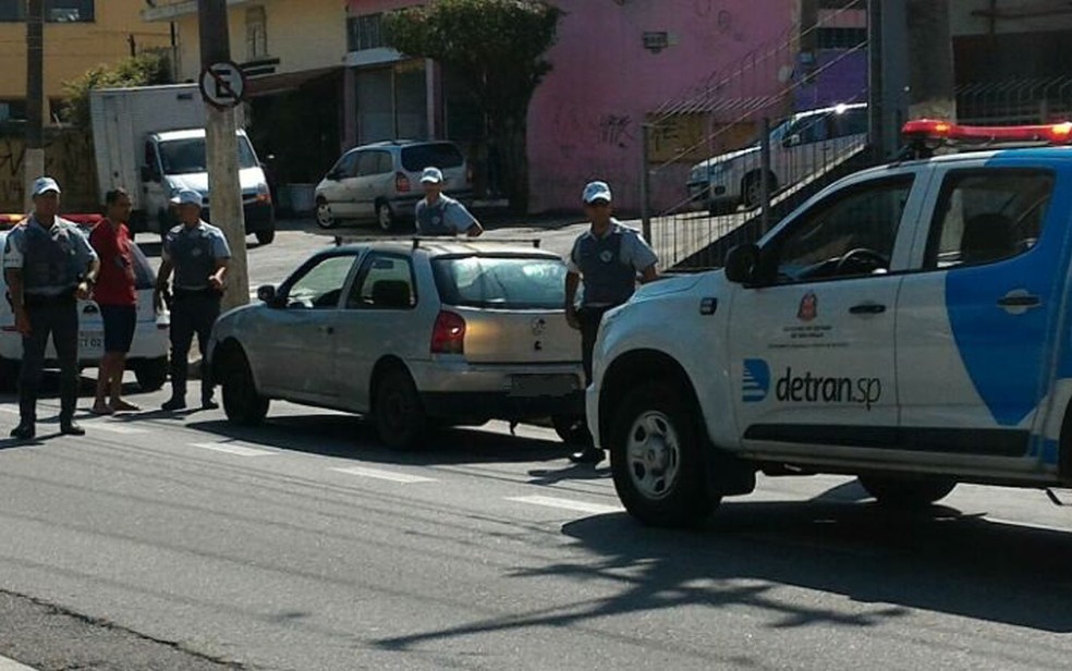 Policiais apreendem Gol com multas milionárias (Foto: Divulgação/Detran SP)