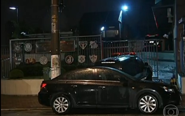 Sede da Federação Paulista de futebol é assaltada (Foto: Reprodução - TV Globo)