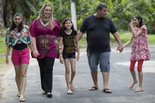 Segundo Viviane, "novidade" da condição das filhas gerou interesse de médicos que as acompanharam (Foto: Bruno Kelly)