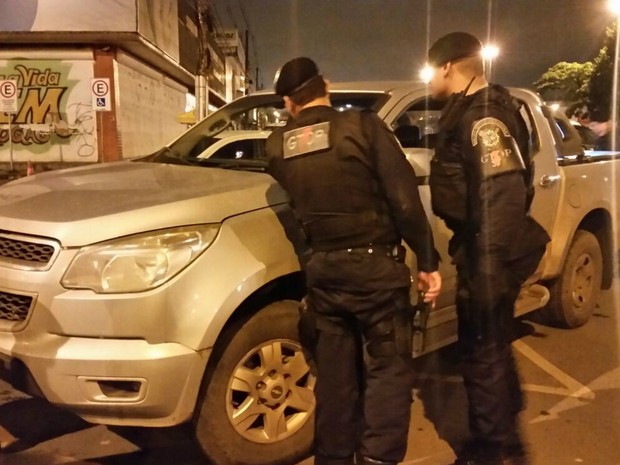 Policiais apreendem carro roubado e clonado em Taguatinga Sul, no DF (Foto: Polícia Militar/Divulgação)