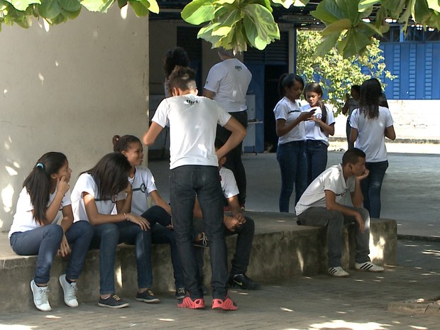 Alunos ficaram em pânico no nomento do crime (Foto: Reprodução/TV Clube)