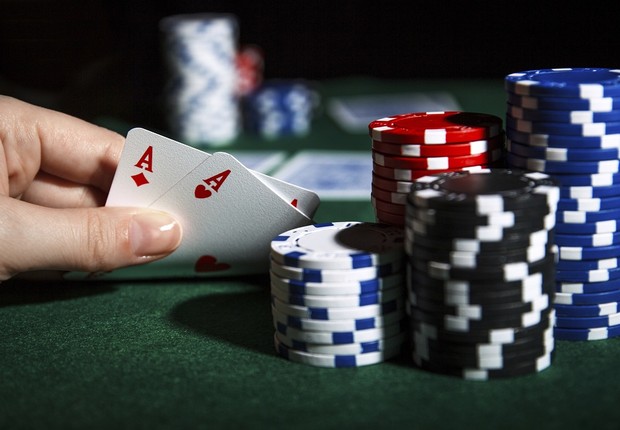 Cartilha de dicas de como blefar no Poker.Mas, não se anime, não