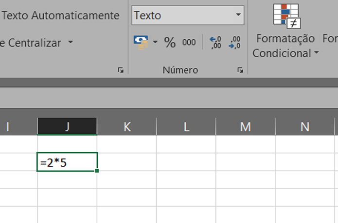 Se a célula estiver no modo Texto, o Excel não vai calcular a sua fórmula (Foto: Reprodução/Filipe Garrett)
