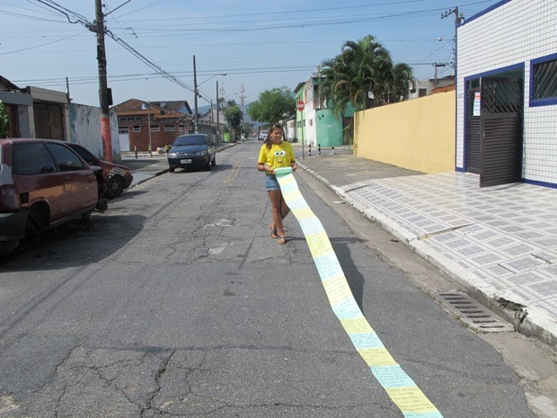 Carta tem a extensão da rua onde adolescente mora (Foto: Guilherme Lucio/G1)