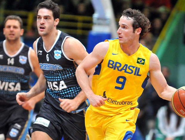 Marcelinho Huertas Brasil Argentina basquete (Foto: Colin Foster / CBB)