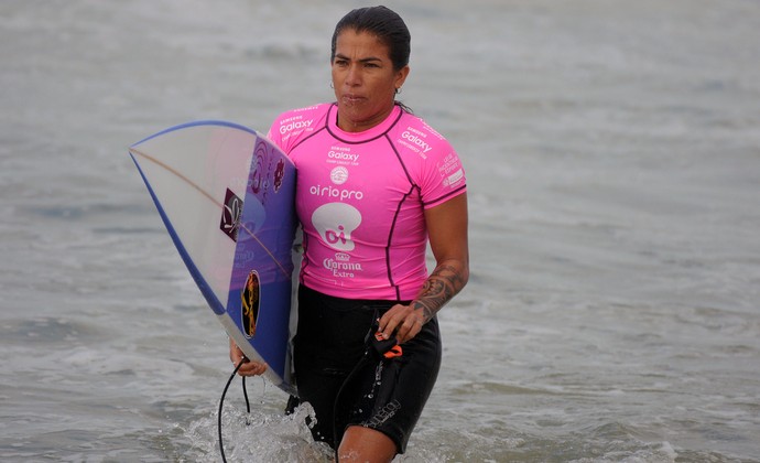 Silvana Lima desbanca Nikki Van Dijk na Praia da Barra (Foto: André Durão)