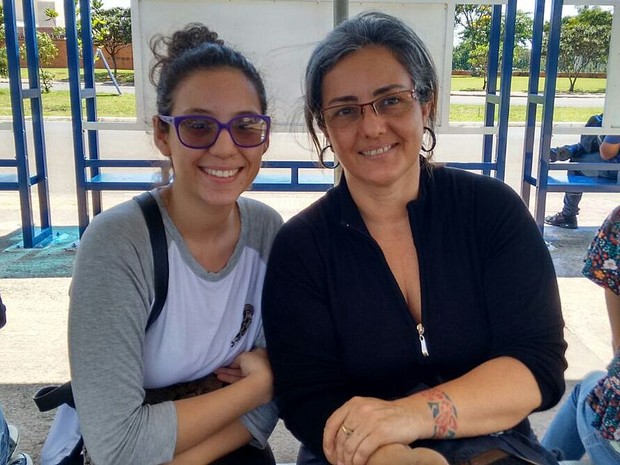 Estudante de Manaus (à esq.) viajou com a mãe para prestar a prova em São Carlos (Foto: Carol Malandrino/G1)