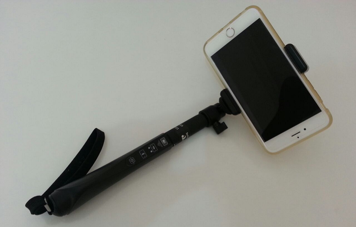 Bastão de selfie funciona até com iPhone 6 Plus (Foto: Thiago Barros/TechTudo)