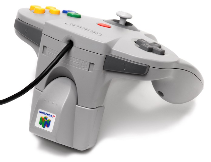 Star Fox 64 vinha com o Rumble Pak para fazer os controles tremerem (Foto: Reprodução/Wikipedia)