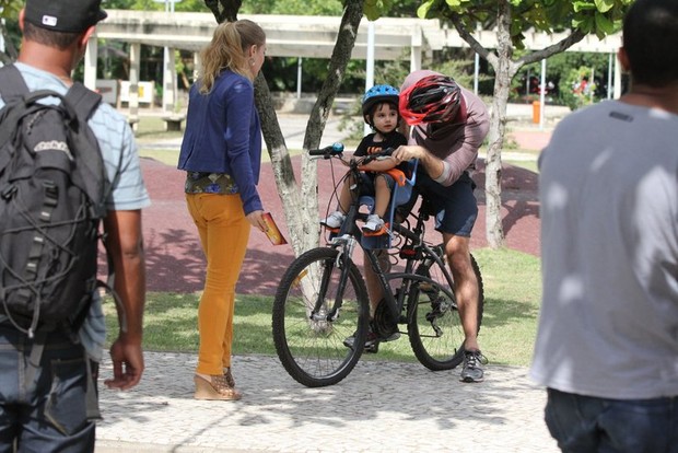 Angelica Grava na Lagoa Com o Ator Eriberto Leão (Foto: Fabio Martins / AgNews)