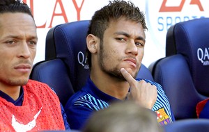 Neymar no banco de reservas jogo Barcelona e Osasuna (Foto: EFE)