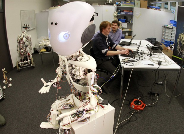 Roboy foi criado por equipe com mais de 40 engenheiros e cientistas (Foto: Arnd Wiegmann/Reuters)
