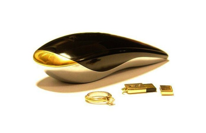 Modelo da Logitech, mesmo antigo, ainda é um dos mais caros do mundo com pendrive em ouro (Foto: Divulgação)
