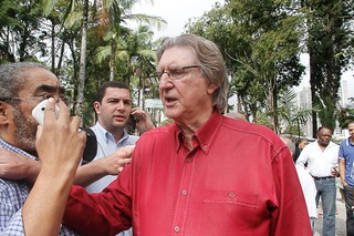 Sergio Reis no velório de Jair Rodrigues (Foto: Amauri Nehn/Photo Rio News)