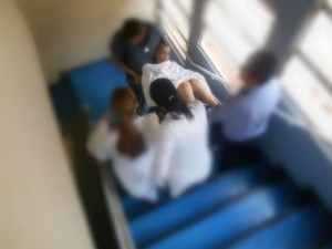 Filha ficou revoltada ao ver a mãe sendo carregada várias vezes em hospital de Araraquara (Foto: Neusa Gonçalves/Arquivo pessoal) Filha ficou revoltada ao ver a mãe sendo carregada várias vezes em hospital de Araraquara (Foto: Neusa Gonçalves/Arquivo pessoal)