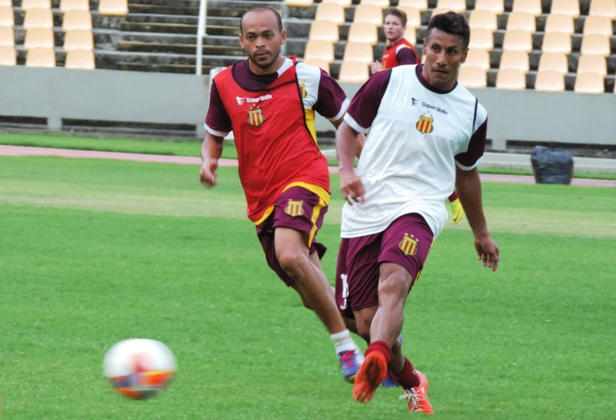 Meia Válber diz que o SAmpaio precisa aproveitar chance de voltar ao G-4 do Brasileiro da Série B (Foto: Sampaio Corrêa/Divulgação) Meia Válber diz que o SAmpaio precisa aproveitar chance de voltar ao G-4 do Brasileiro da Série B (Foto: Sampaio Corrêa/Divulgação)