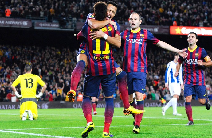 Neymar e Alexis Sanchez comemoram gol do Barcelona contra o Espanyol (Foto: Getty Images)