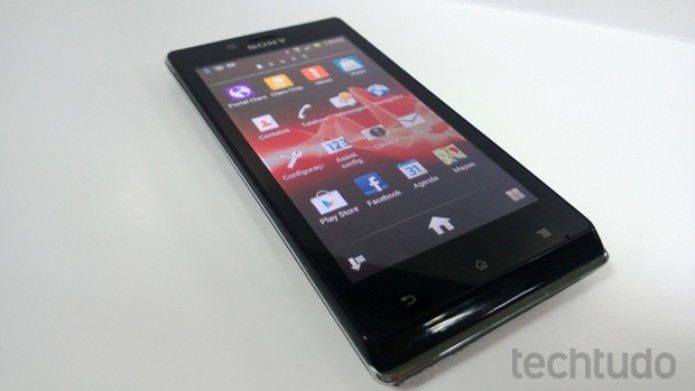 Xperia J tem tela com resolução e densidade maiores que os concorrentes (Foto: Elson de Souza/TechTudo) Xperia J tem tela com resolução e densidade maiores que os concorrentes (Foto: Elson de Souza/TechTudo)