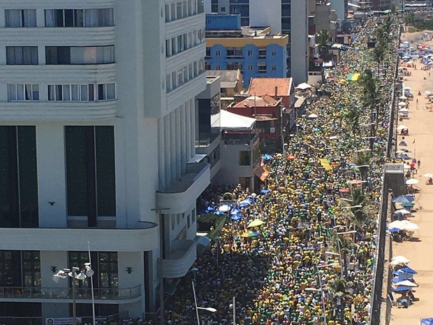 Manifestantes na Barra, em Salvador, contra o governo Dilma. bahia (Foto: Arquivo Pessoal)