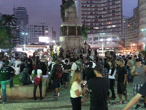 Manifestantes realizam novo protesto em Santos (Foto: Leandro Campos/G1)