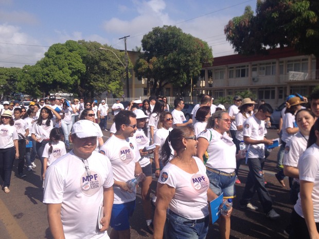 Caminhada faz parte de campanha de conscientização do eleitor sobre crimes eleitorais (Foto: Fabiana Figueiredo/G1)