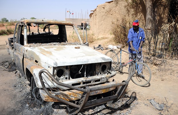 França bombardeia redutos de islamistas no norte do Mali (Foto: AFP PHOTO / PASCAL GUYOT)