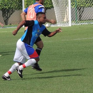 Carlinhos Bala joga pela Agape em jogo-treino contra o Sport (Foto: Lucas Liausu/GloboEsporte.com)