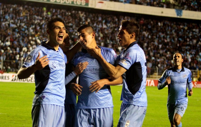 Luis Gutierrez, Ronald Eguino e Nelson Cabrera gol Bolivar (Foto: EFE)