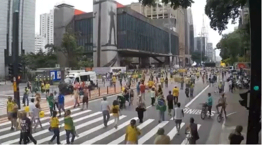 A movimentação na Avenida Paulista em 13 de março, das 9h às 19h (Foto: Rogério Cassimiro/ÉPOCA)
