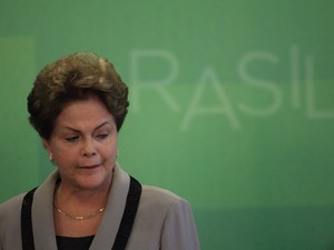 A presidente Dilma Rousseff fala pela primeira vez após protestos de 15 de março (Foto: EFE/Fernando Bizerra Jr)