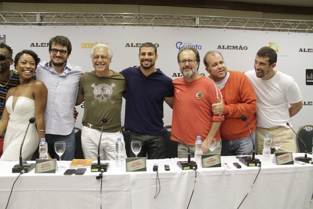 Cauã Reymond, Antônio Fagundes e elenco em coletiva de filme (Foto: Isac Luz / EGO)