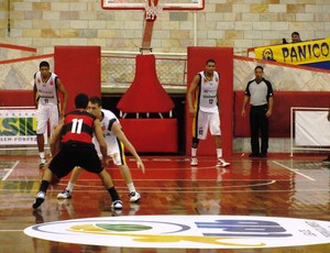 Gegê comandou a vitória do Flamengo sobre o São José (Foto: Arthur Costa) Gegê comandou a vitória do Flamengo sobre o São José (Foto: Arthur Costa)