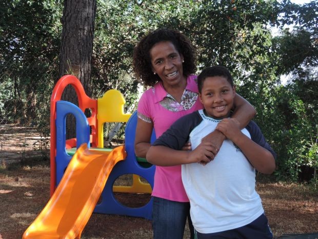 Mãe procurou ajuda para cuidar do filho com autismo (Foto: Isabela Ribeiro / G1)