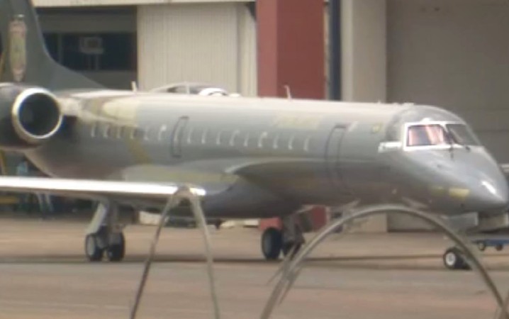 Avião da Polícia Federal aguarda chegada de Eduardo Cunha no aeroporto de Brasília