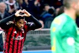 Santos descarta aumentar oferta por Robinho; atacante não é unanimidade Santos descarta aumentar oferta por Robinho; atacante não é unanimidade
